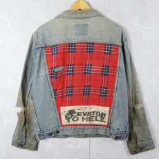 画像1: Levi's 缶バッジ付き カスタムデニムジャケット (1)