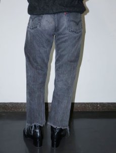 画像2: 90's Levi's 501 USA製 後染め ワッペン付き カットオフ ブラックデニムパンツ W29 (2)