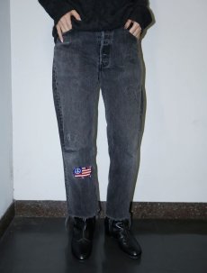 画像1: 90's Levi's 501 USA製 後染め ワッペン付き カットオフ ブラックデニムパンツ W29 (1)