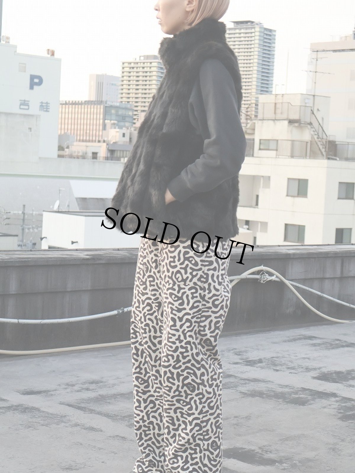 画像1: COACO リバーシブル フェイクファーベスト BLACK M (1)