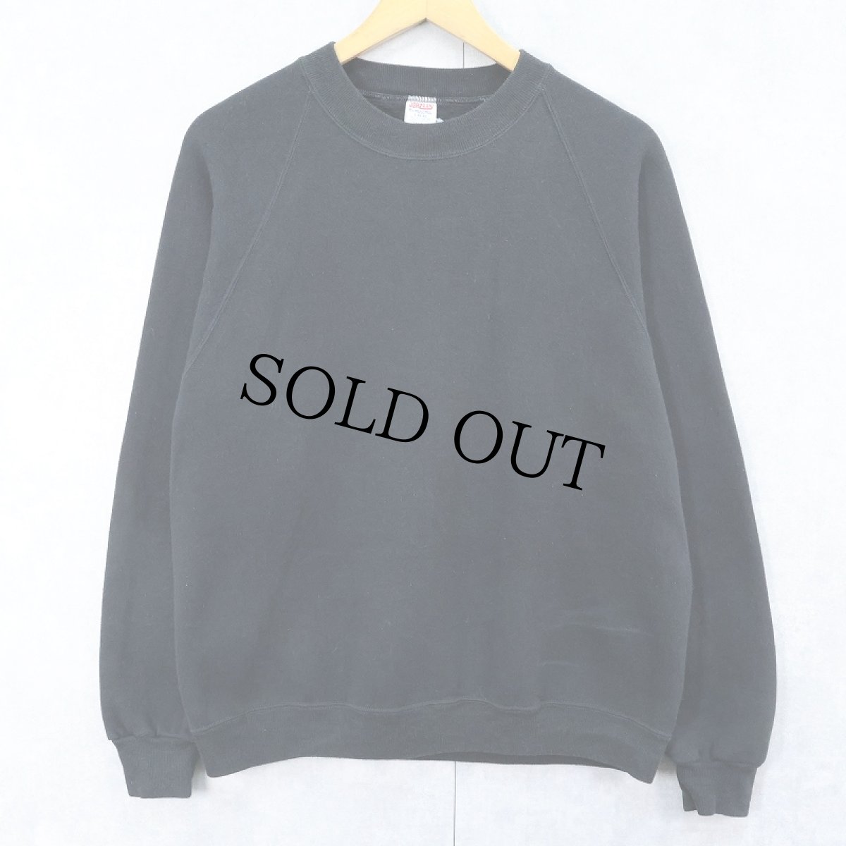 画像1: 80〜90's JERZEES BY RUSSELL USA製 無地ラグランスウェット BLACK L (1)