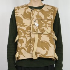 画像2: 90's BRITISH ARMY DPMデザートカモ アーマーベスト SIZE190/120 (2)