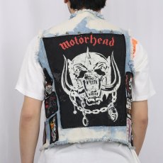 画像4: Camaro Jeans バンドワッペン&スタッズカスタム&ブリーチ加工 カットオフデニムベスト (4)