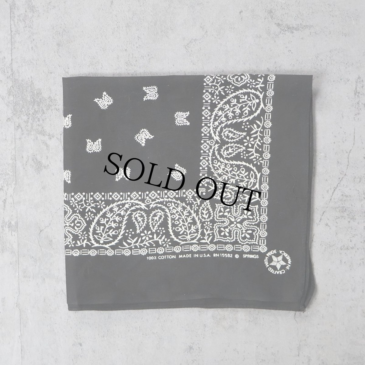 画像1: 80's SPRINGS USA製 ペイズリー柄 バンダナ BLACK (1)