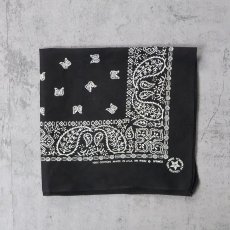 画像1: 80's SPRINGS USA製 ペイズリー柄 バンダナ BLACK (1)