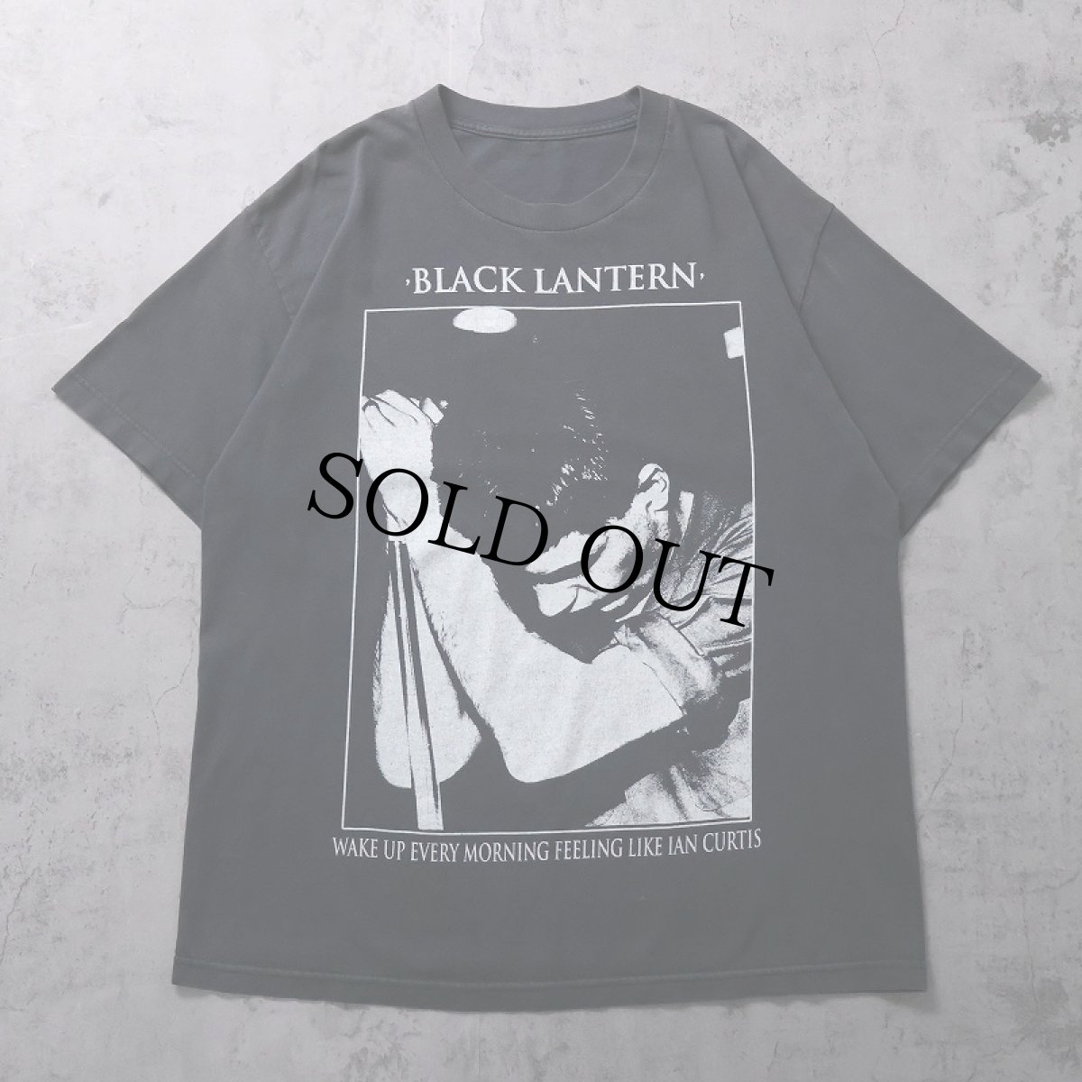 画像1: JOY DIVISION Ian Curtis "BLACK LANTERN" ポストパンクバンドプリントTシャツ BLACK (1)