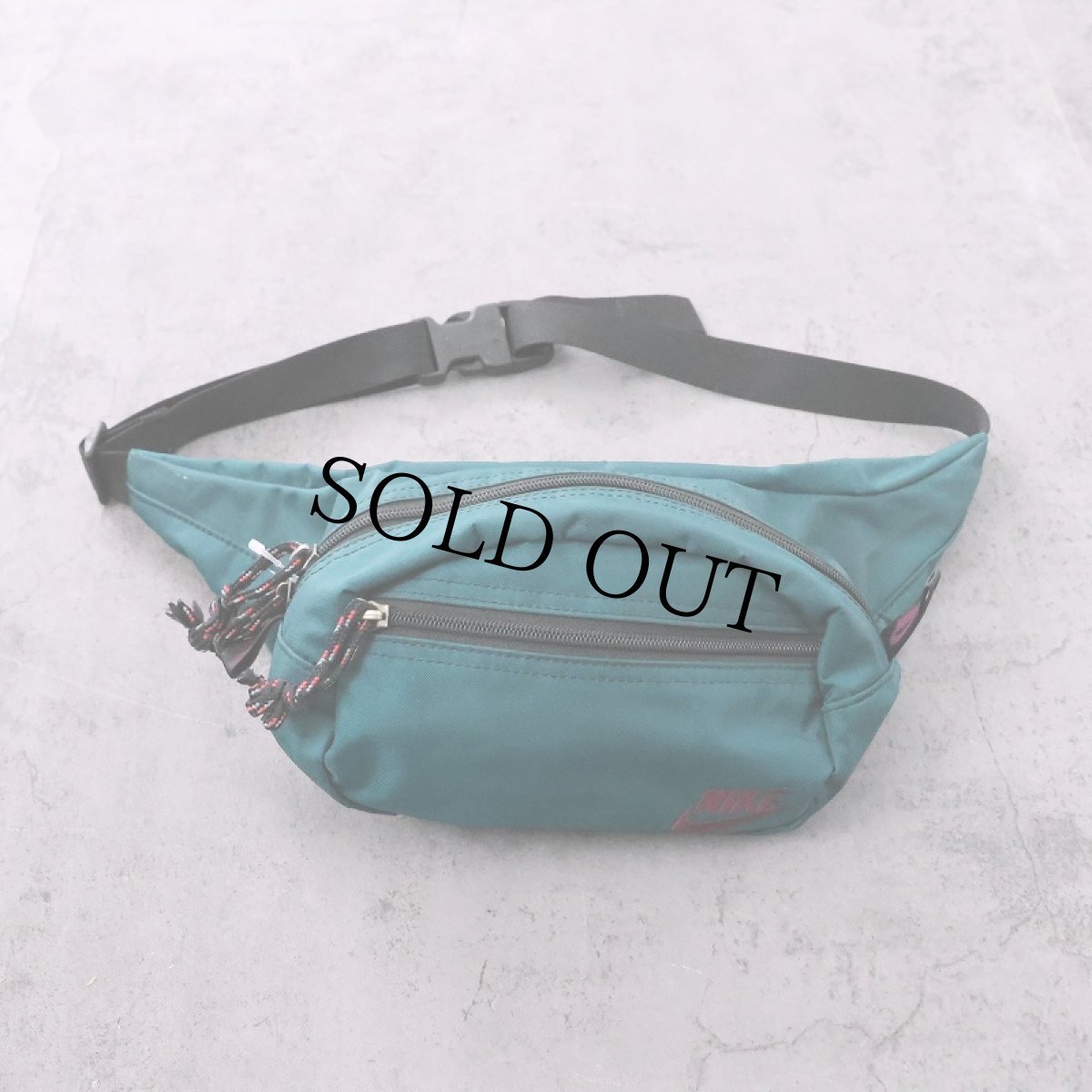 画像1: NIKE ロゴ刺繍 ナイロンウエストポーチ (1)