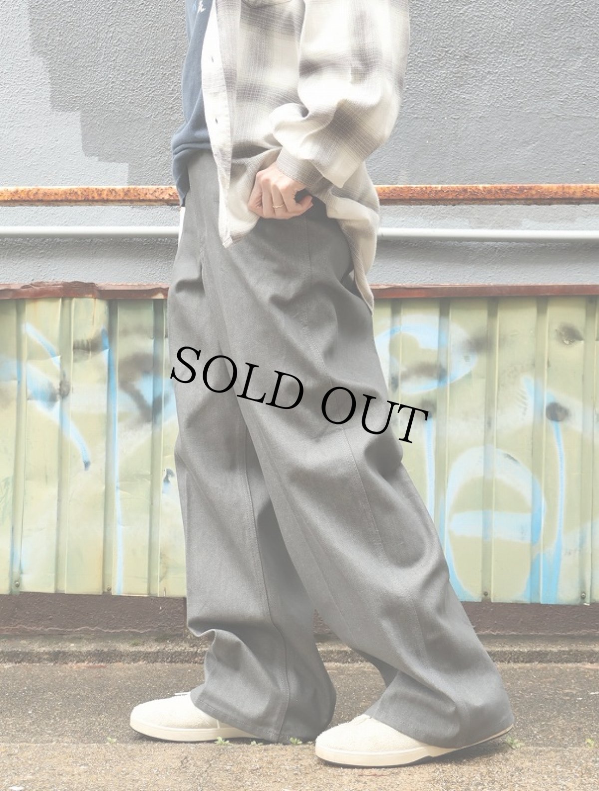 画像2: BEN DAVIS "THE GORILLA CUT" ゴリラカットデニムパンツ CHAR. DENIM フラッシャー付き未使用品 W30 L30 (2)