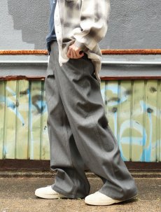 画像2: BEN DAVIS "THE GORILLA CUT" ゴリラカットデニムパンツ CHAR. DENIM フラッシャー付き未使用品 W30 L30 (2)