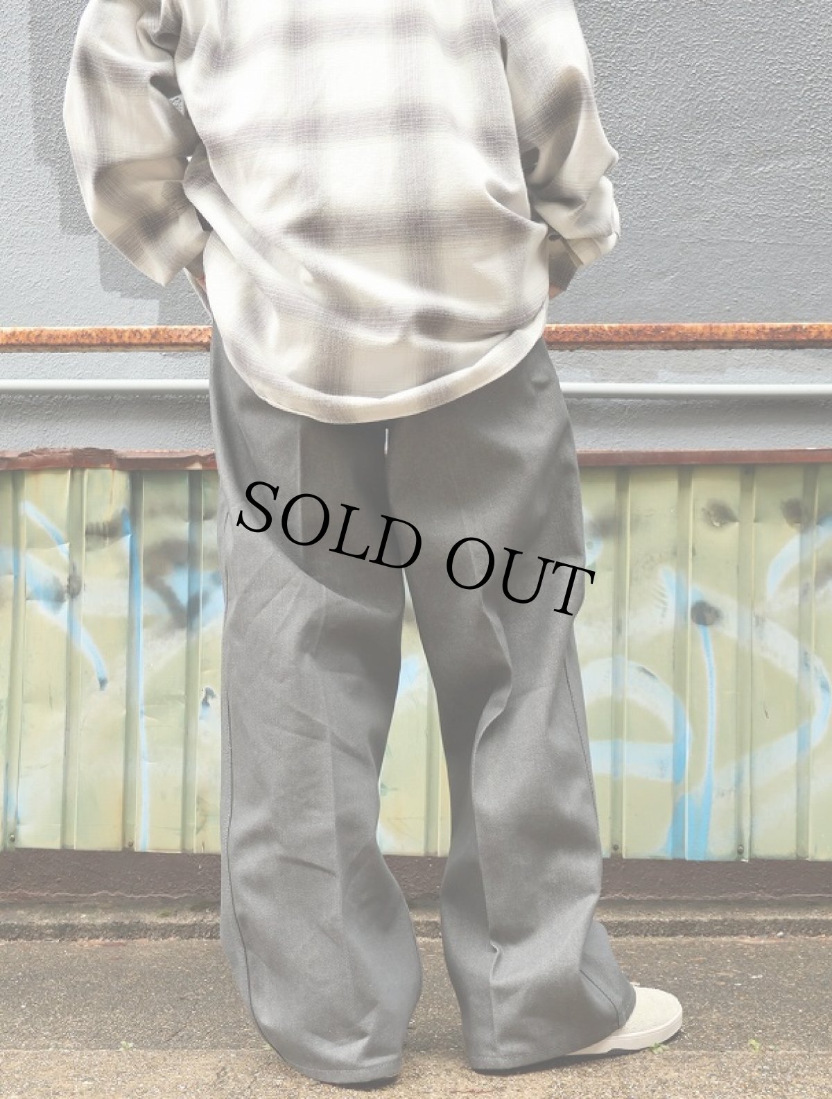 画像3: BEN DAVIS "THE GORILLA CUT" ゴリラカットデニムパンツ CHAR. DENIM フラッシャー付き未使用品 W30 L30 (3)