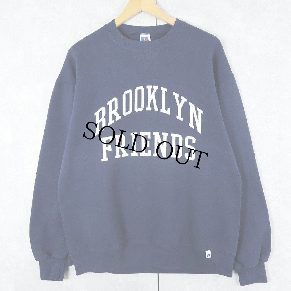 画像1: 90's RUSSELL ATHLETIC USA製 "BROOKLYN FRIENDS" 前V プリントスウェット NAVY L (1)