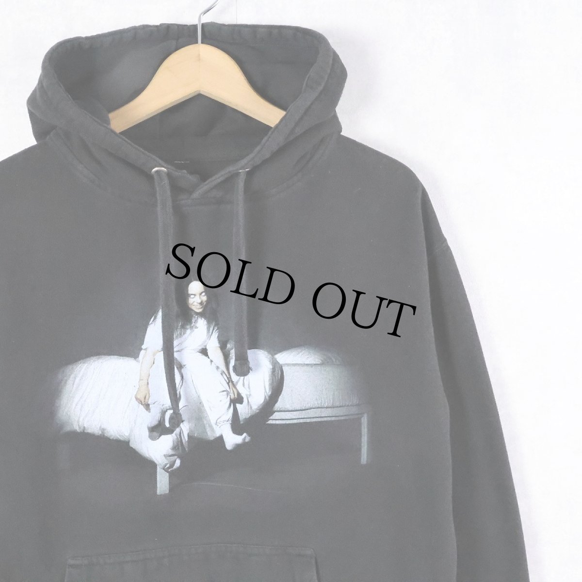 画像1: Billie Eilish "When We All Fall Asleep, Where Do We Go?" ミュージシャンフォトプリント スウェットフーディー BLACK M (1)
