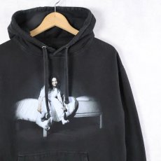 画像1: Billie Eilish "When We All Fall Asleep, Where Do We Go?" ミュージシャンフォトプリント スウェットフーディー BLACK M (1)