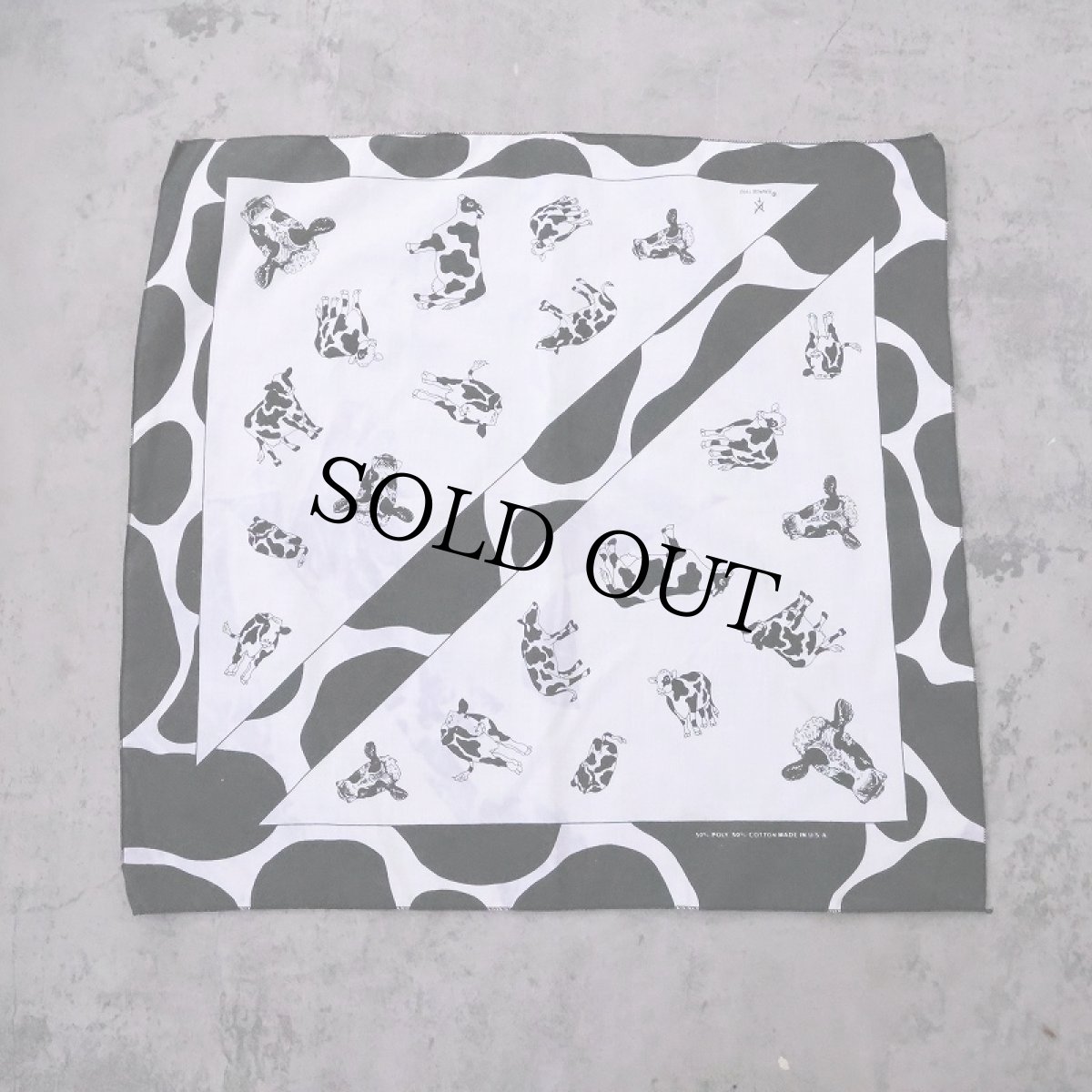 画像1: 90's SAVAGE USA製 牛柄 バンダナ  (1)