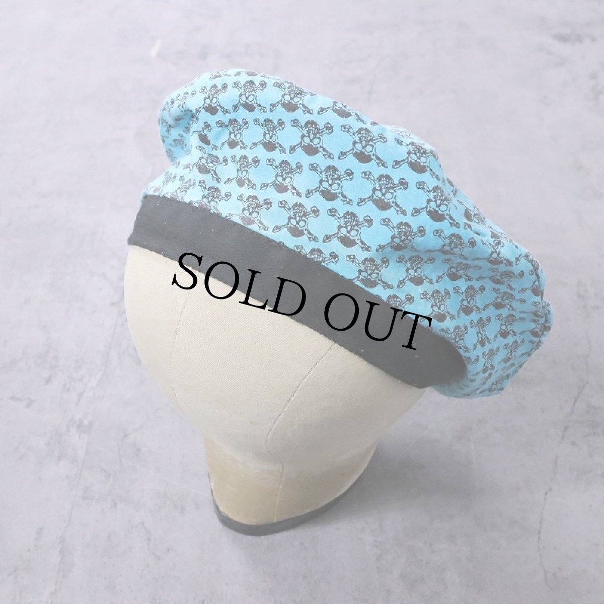 画像1: 80〜90's LIFE'S A BEACH スカル総柄 コットンベレー帽 (1)