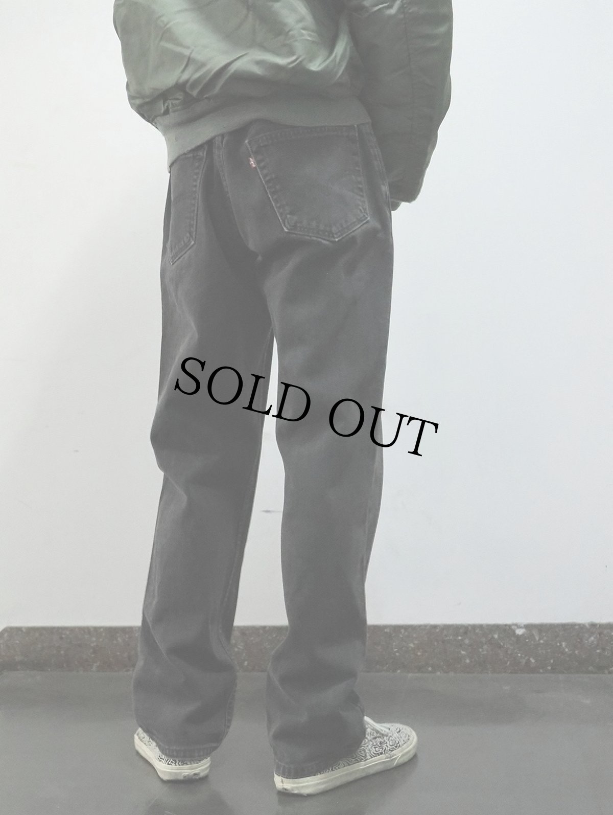 画像2: 2000's Levi's 550 RELAXED FIT USA製 "サルファブラック" ブラックデニムパンツ W34 (2)