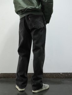画像2: 2000's Levi's 550 RELAXED FIT USA製 "サルファブラック" ブラックデニムパンツ W34 (2)
