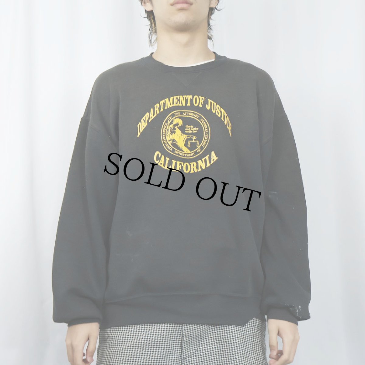 画像2: 90's RUSSELL ATHLETIC USA製 前V "DEPARTMENT OF JUSTICE CALIFORNIA" プリントスウェット BLACK XL (2)
