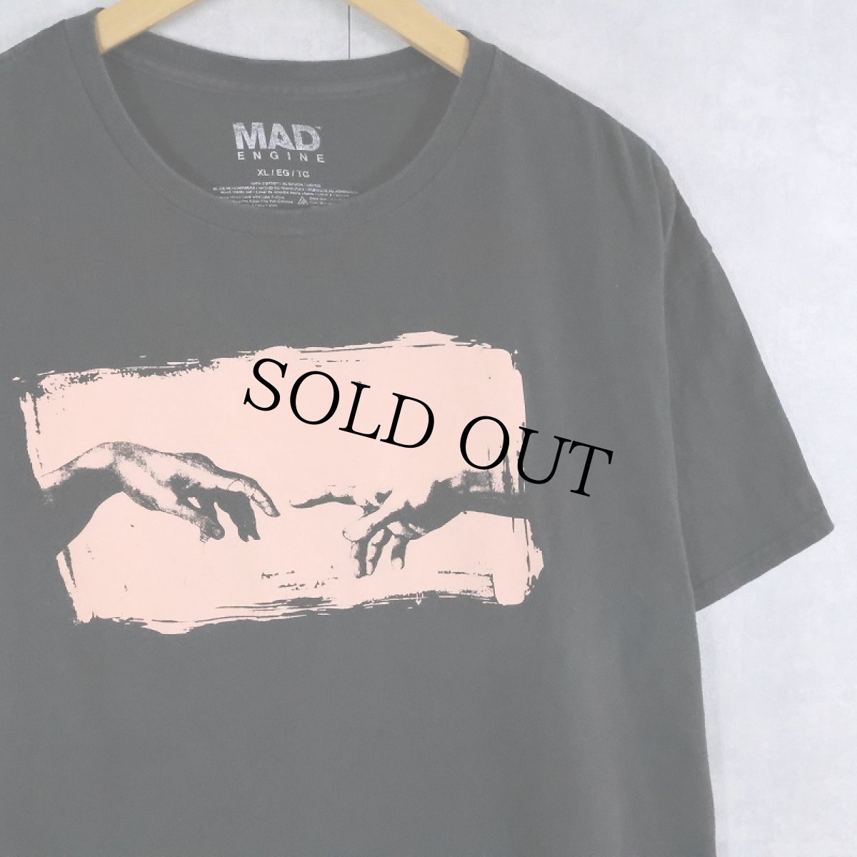 画像1: MAD ENGINE "Michelangelo アダムの創造" アートプリントTシャツ BLACK XL (1)