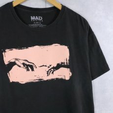 画像1: MAD ENGINE "Michelangelo アダムの創造" アートプリントTシャツ BLACK XL (1)
