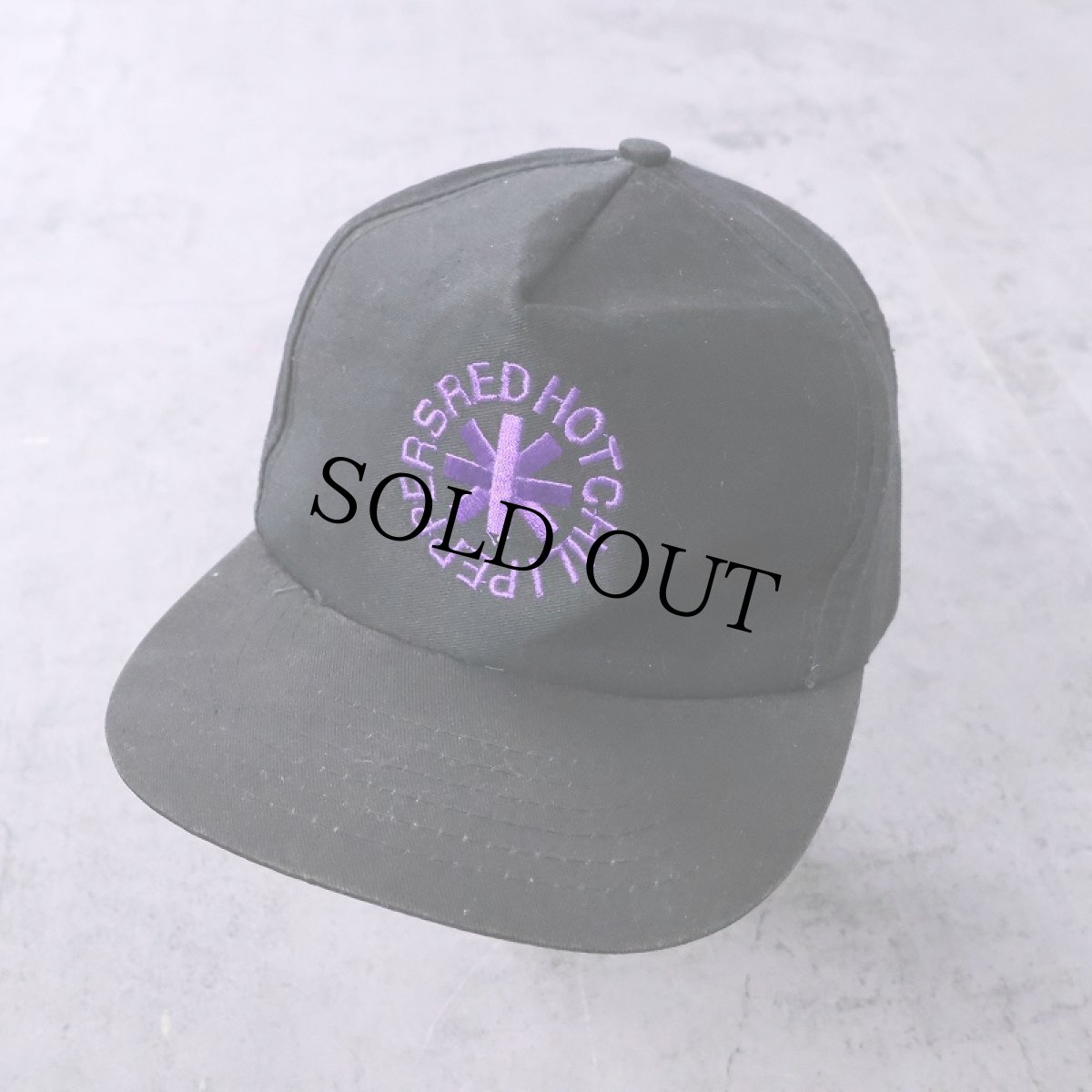 画像1: 90's RED HOT CHILI PEPPERS ロゴ刺繍 スナップバック コットンキャップ DEADSTOCK BLACK (1)