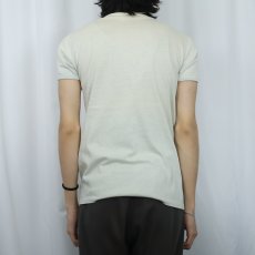 画像3: 70's Levi's "Movin' on" 染み込みプリントTシャツ M (3)