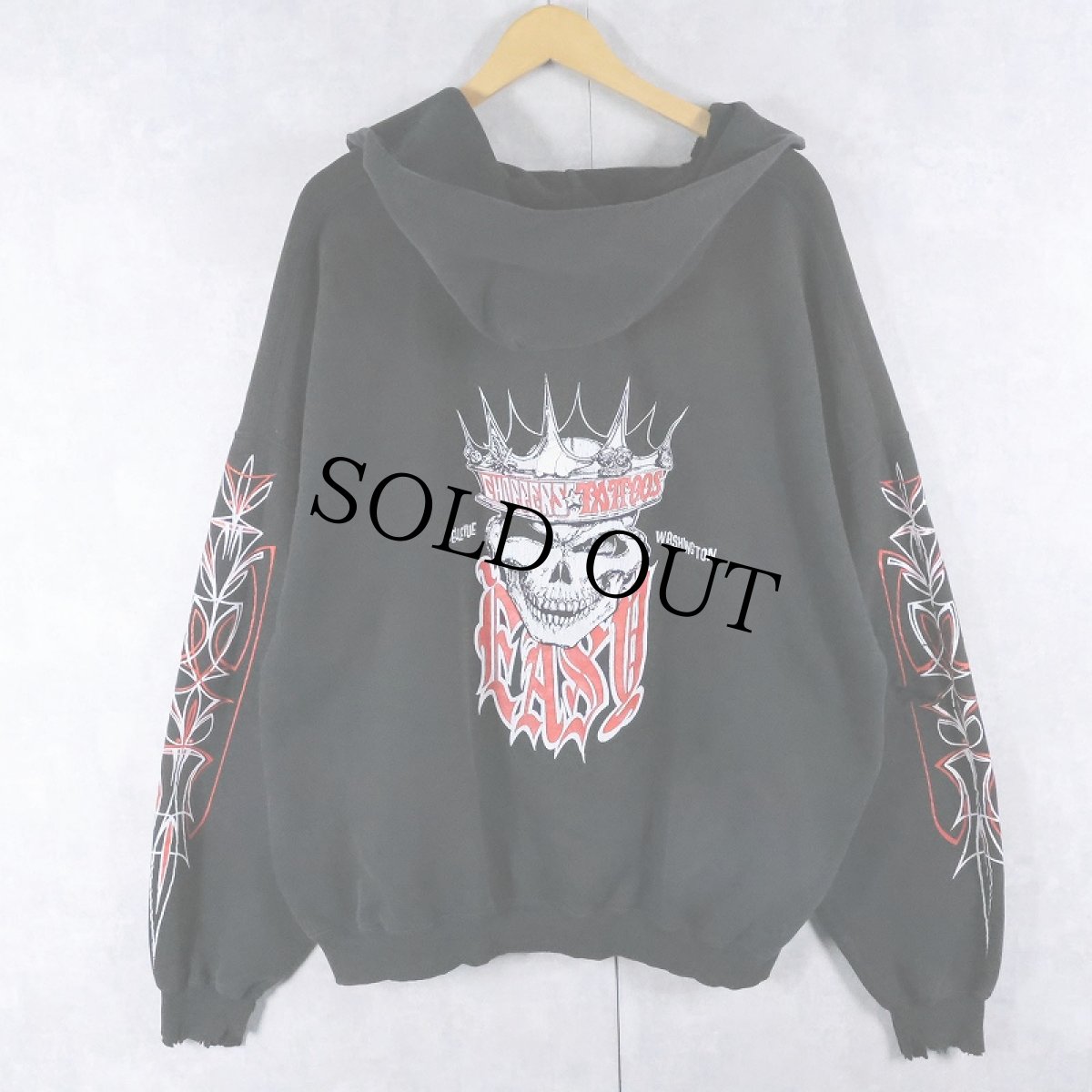 画像2: "CHOPPERS TATTOS" ペンキペイント スカルプリントスウェットフーディー BLACK (2)
