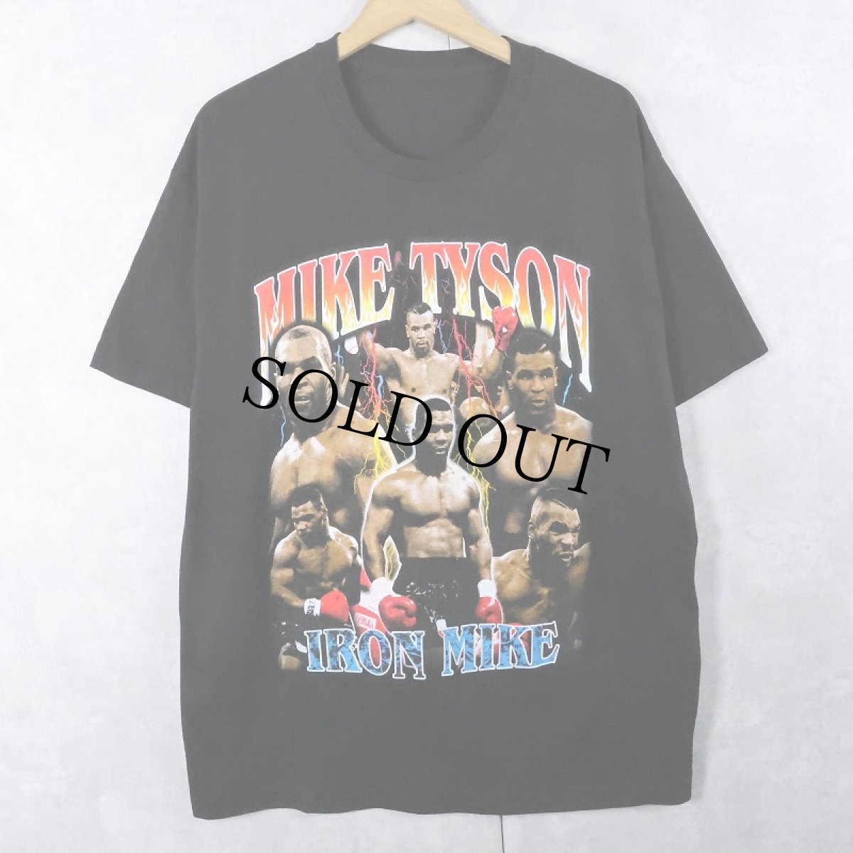 画像1: MIKE TYSON "IRON MIKE" ボクサープリントTシャツ BLACK (1)