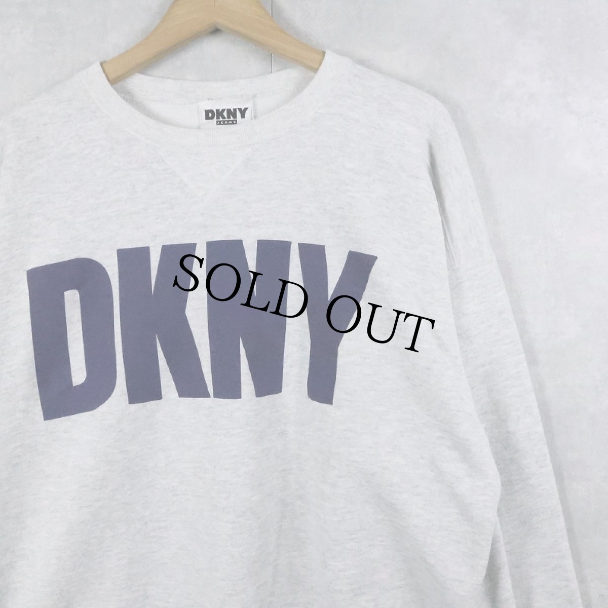 画像1: 90's DKNY USA製 前V ロゴプリントスウェット ONESIZE (1)