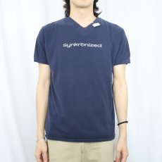 画像3: Jamiroquai "Synkronized" Vネック アーティストアルバムTシャツ NAVY (3)