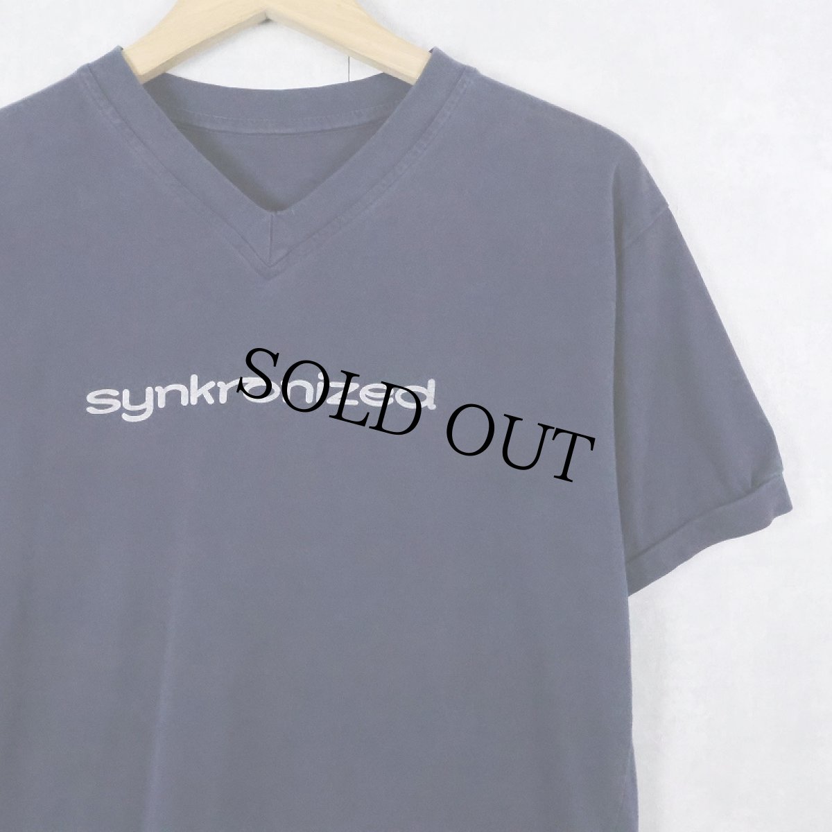 画像1: Jamiroquai "Synkronized" Vネック アーティストアルバムTシャツ NAVY (1)