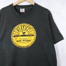 画像1: 90's SUN RECORDS USA製 レコードレーベル プリントTシャツ BLACK XL (1)