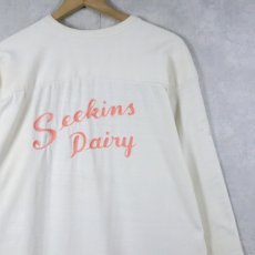 画像1: 60〜70's "Seekins Dairy" チェーン刺繍 Vネック コットンフットボールTシャツ (1)