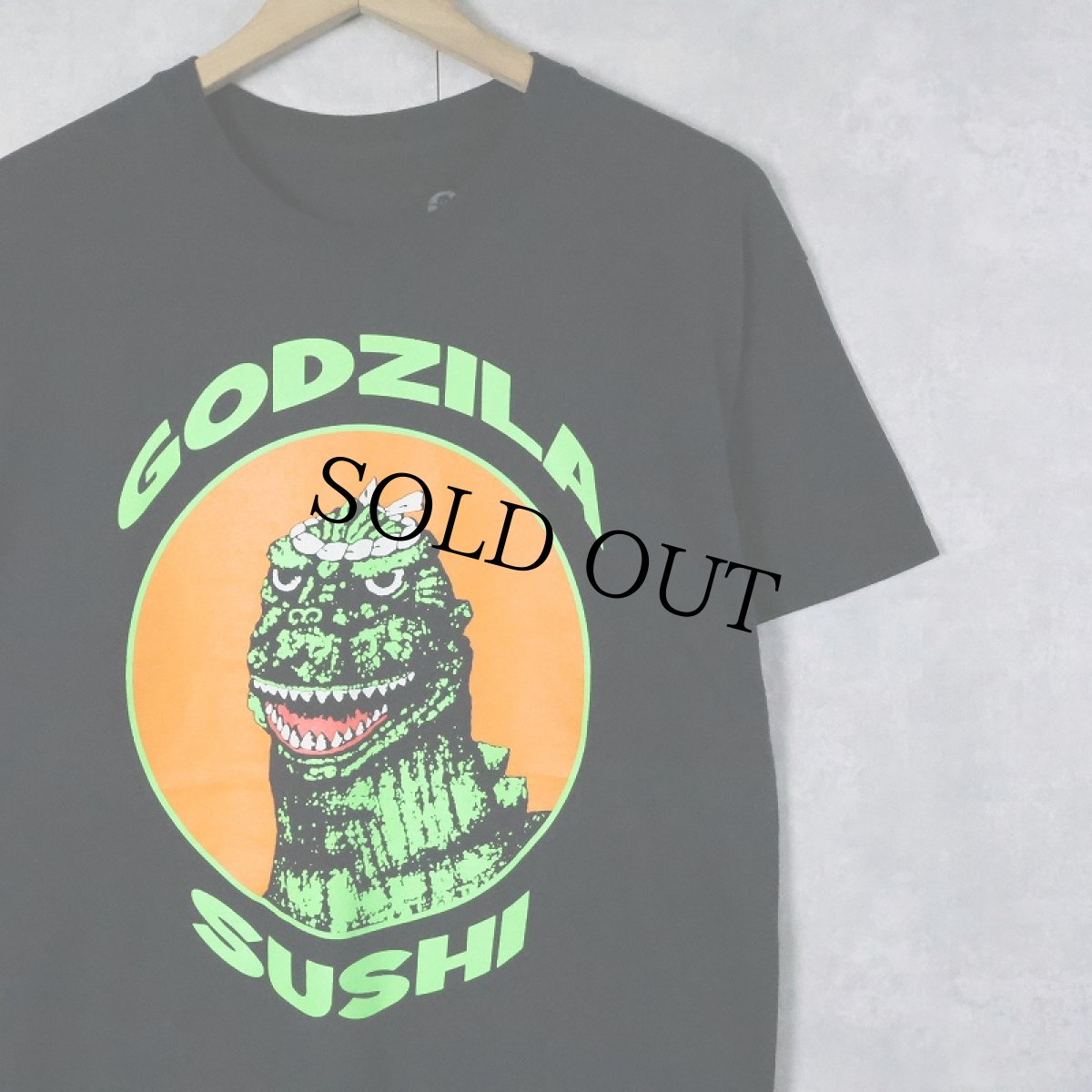 画像1: GODZILA SUSHI キャラクターパロディプリントTシャツ BLACK (1)