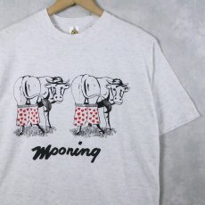 画像1: 90's CANADA製 "Mooning" シュールイラストプリントTシャツ M (1)