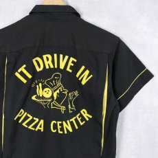 画像1: 50〜60's Hilton "IT DRIVEN IN PIZZA CENTER" フロッキープリント ボウリングシャツ BLACK SIZE16 (1)