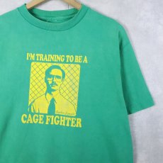 画像1: Napoleon Dynamite "I'M TRAINING TO BE A CAGE FIGHTER" コメディ映画プリントＴシャツ M (1)