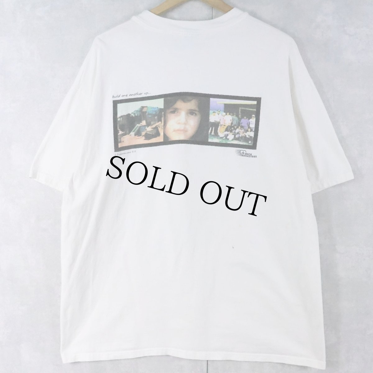 画像2: Amor Ministries "With just a few nails,..." 非営利団体 プリントTシャツ XL (2)