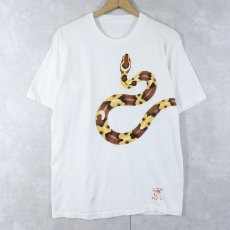 画像1: 80〜90's ヘビ 巻きプリントTシャツ (1)