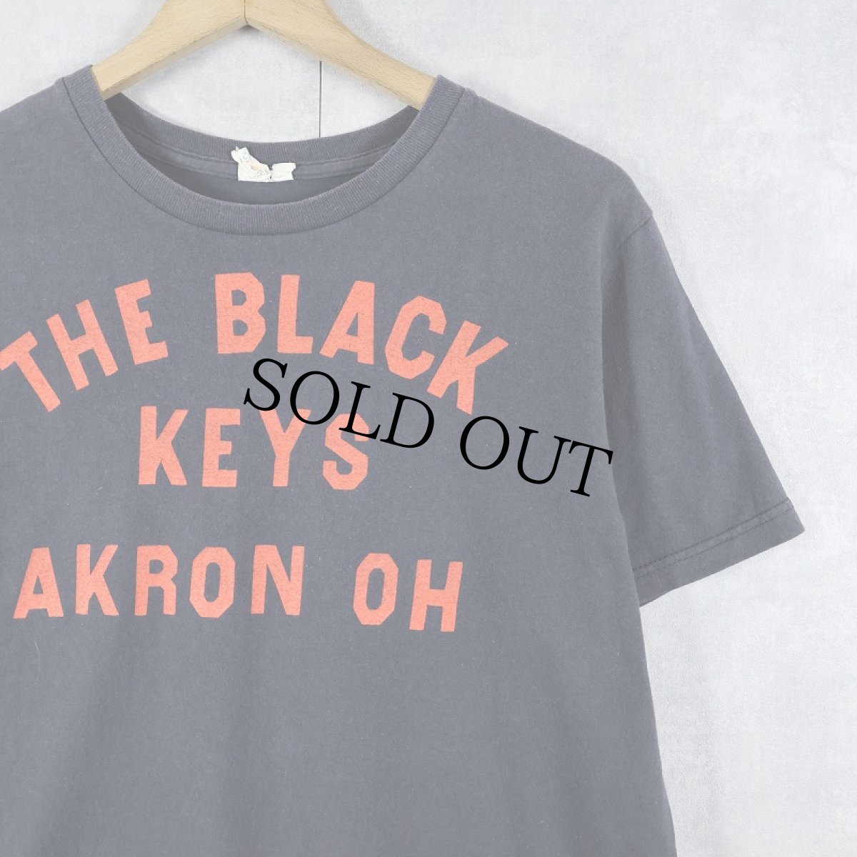 画像1: THE BLACK KEYS AKRON OH プリントTシャツ (1)