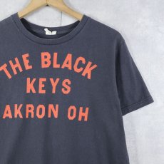 画像1: THE BLACK KEYS AKRON OH プリントTシャツ (1)