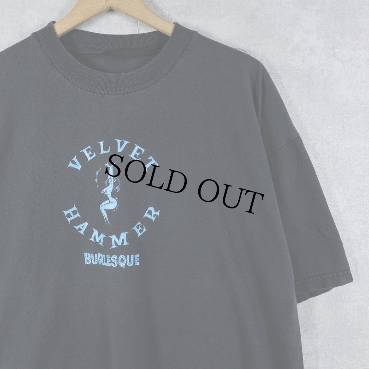 画像1: "VELVET HAMMER BURLESQUE" ネオ バーレスク パフォーマンスグループ プリントTシャツ BLACK  (1)