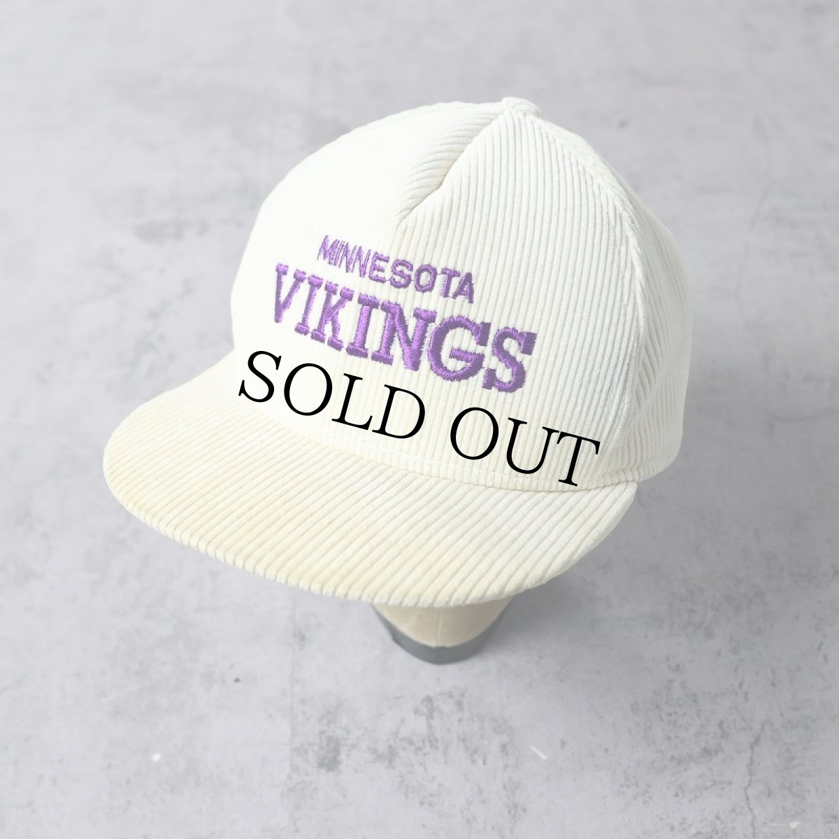 画像1: "MINNESOTA VIKINGS" ロゴ刺繡 スナップバック コーデュロイキャップ (1)