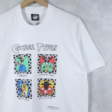 画像1: 90's SHOEBOX USA製 "COWLEGE TYPES" シュールプリントTシャツ L (1)
