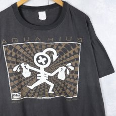画像1: 90's "AQUARIUS" イラストプリントTシャツ BLACK XL (1)