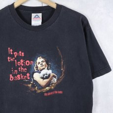 画像1: 2000's THE SILENCE OF THE LAMBS "It puts the lotion in the basket" ホラー映画プリントTシャツ BLACK M (1)