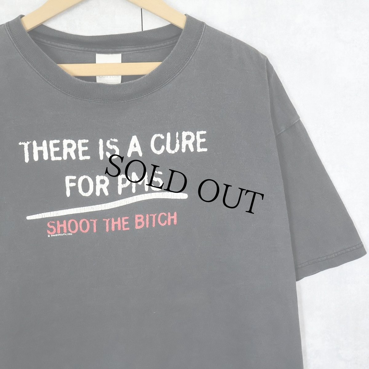 画像1: 90's "There is No Cure for PMS Shoot the Bitch" ジョークプリントTシャツ BLACK XL (1)