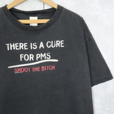 画像1: 90's "There is No Cure for PMS Shoot the Bitch" ジョークプリントTシャツ BLACK XL (1)