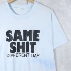 画像1: 80's USA製 "SAME SHIT DIFFERENT DAY" メッセージプリントTシャツ L (1)
