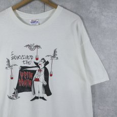 画像1: "I SURVIVED THE VEIN DRAIN" シュールイラストプリントTシャツ XL (1)